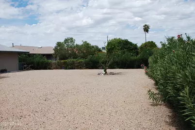10428 W Meade Drive, Sun City, AZ 85351 - Photo 27