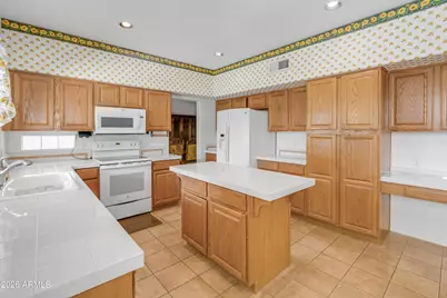 12329 N 58th Avenue, Glendale, AZ 85304 - Photo 11