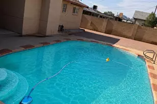 1711 N 33rd Pl, Phoenix, AZ 85008 - Photo 1