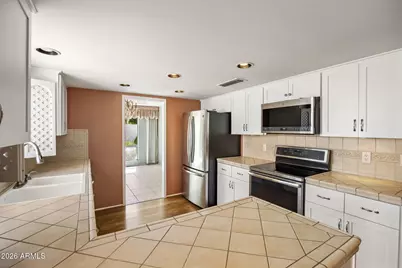 13827 N Medinan Drive, Phoenix, AZ 85022 - Photo 9