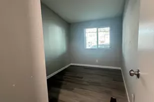 8601 N 71st Ave, Glendale, AZ 85301 - Photo 7