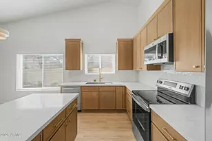 5027 E Vaughn Dr, Phoenix, AZ 85044 - Photo 5