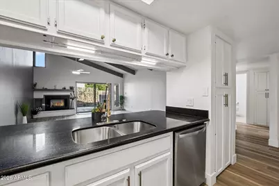 12023 N 27th Place, Phoenix, AZ 85028 - Photo 5