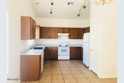8776 W Cherry Hills Drive, Peoria, AZ 85345 - Photo 5