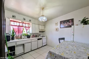 2210 W Heatherbrae Dr, Phoenix, AZ 85015 - Photo 37