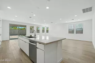 7945 W Loma Ln, Peoria, AZ 85345 - Photo 15