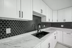 6753 W Palm Ln, Phoenix, AZ 85035 - Photo 9