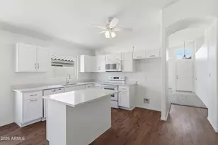 972 E Constitution Dr, Chandler, AZ 85225 - Photo 11