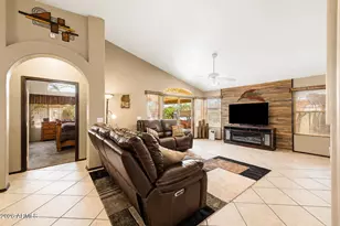 102 W Morrow Dr, Phoenix, AZ 85027 - Photo 3