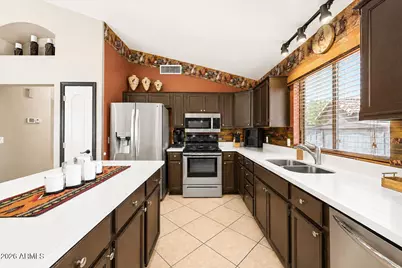 102 W Morrow Drive, Phoenix, AZ 85027 - Photo 7