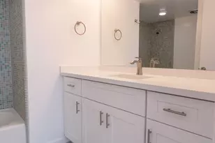 1043 E Maryland Ave, Phoenix, AZ 85014 - Photo 9