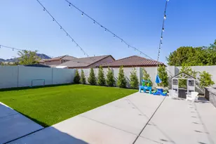 4338 W Crescent Rd, San Tan Valley, AZ 85144 - Photo 9