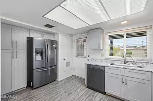 6327 N 34th Ln, Phoenix, AZ 85017 - Photo 9