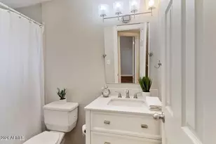 1025 E Highland Ave, Phoenix, AZ 85014 - Photo 13