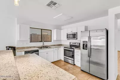 218 E Milada Drive, Phoenix, AZ 85042 - Photo 9