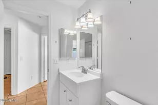218 E Milada Dr, Phoenix, AZ 85042 - Photo 23