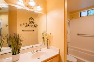 1054 E Shangri La Rd, Phoenix, AZ 85020 - Photo 21