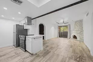 7557 N Dreamy Draw Dr, Phoenix, AZ 85020 - Photo 1