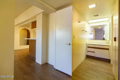 7557 N Dreamy Draw Drive #101, Phoenix, AZ 85020 - Photo 13