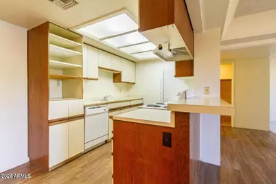 7557 N Dreamy Draw Drive #101, Phoenix, AZ 85020 - Photo 5