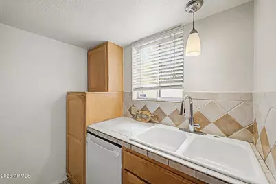 2233 E Highland Avenue #138, Phoenix, AZ 85016 - Photo 7