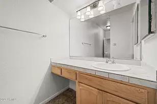 2233 E Highland Ave, Phoenix, AZ 85016 - Photo 11