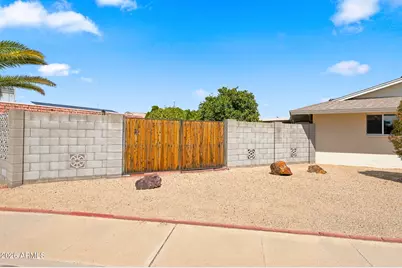 10466 W Mountain View Road, Sun City, AZ 85351 - Photo 21