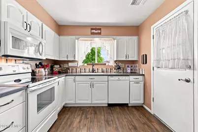 10466 W Mountain View Road, Sun City, AZ 85351 - Photo 25