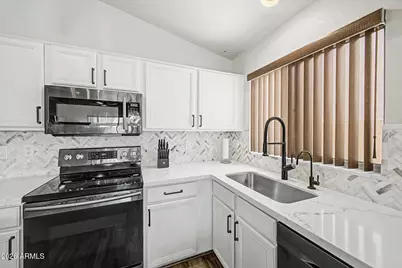 4327 E Tether Trail, Phoenix, AZ 85050 - Photo 15