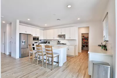 16873 W Fetlock Trail, Surprise, AZ 85387 - Photo 5