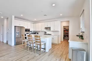 16873 W Fetlock Trl, Surprise, AZ 85387 - Photo 5