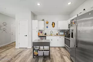 8176 N 22nd Dr, Phoenix, AZ 85021 - Photo 9