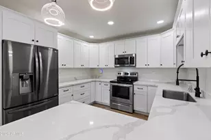 333 E Clarendon Ave, Phoenix, AZ 85012 - Photo 15
