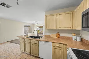 3226 W Williams Dr, Phoenix, AZ 85027 - Photo 7