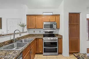 2725 E Mine Creek Rd, Phoenix, AZ 85024 - Photo 11
