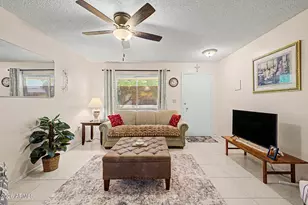 10619 W Coggins Dr, Sun City, AZ 85351 - Photo 7