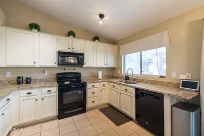 22527 N 74th Avenue, Glendale, AZ 85310 - Photo 7