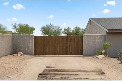 1011 E Maddock Road, Phoenix, AZ 85086 - Photo 11