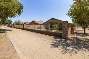 3226 W Alta Vista Rd, Phoenix, AZ 85041 - Photo 27