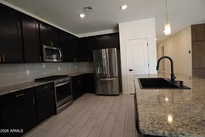 2413 W Sunland Avenue, Phoenix, AZ 85041 - Photo 9