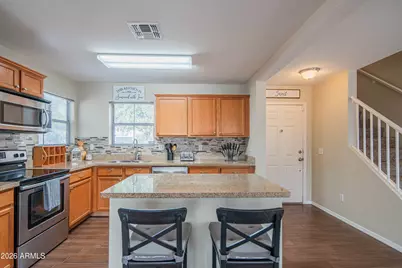 1075 E Parkview Court, Gilbert, AZ 85295 - Photo 3