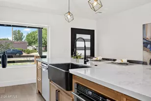 4221 E Mulberry Dr, Phoenix, AZ 85018 - Photo 7