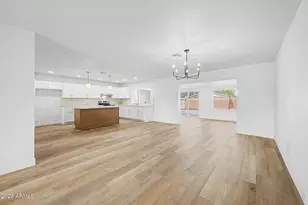 5207 N 39th Dr, Phoenix, AZ 85019 - Photo 7