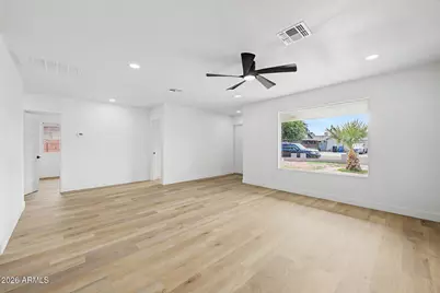 5207 N 39th Drive, Phoenix, AZ 85019 - Photo 5