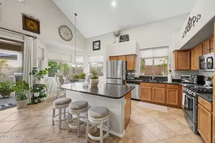 10387 W Cashman Dr, Peoria, AZ 85383 - Photo 9