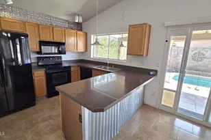8574 N 110th Ave, Peoria, AZ 85345 - Photo 7
