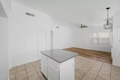 12570 W Desert Flower Road, Avondale, AZ 85392 - Photo 9