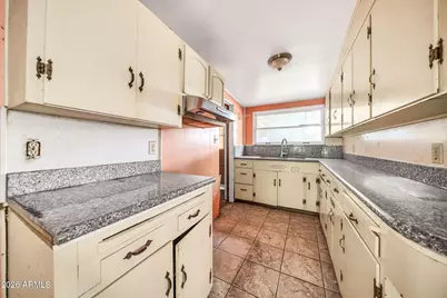 915 W Tamarisk Street, Phoenix, AZ 85041 - Photo 13
