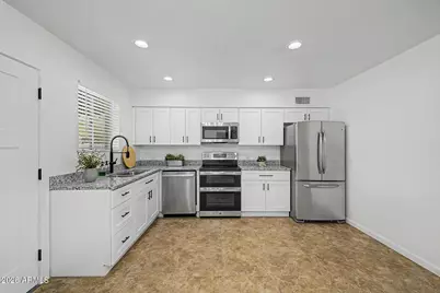 242 E Heather Avenue, Gilbert, AZ 85234 - Photo 5