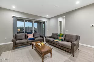 21926 N 61st Wy, Phoenix, AZ 85054 - Photo 23